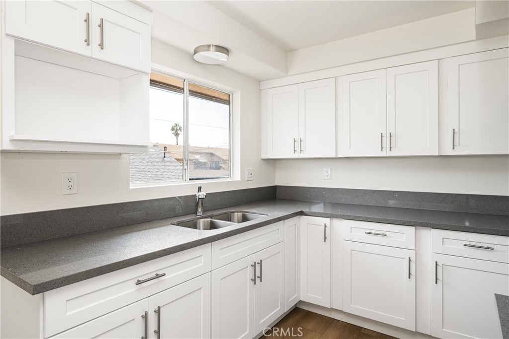 121 S Illinois Street 4