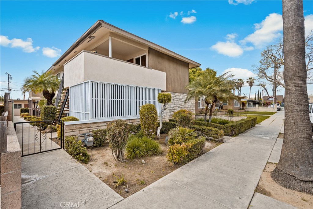 121 S Illinois Street 4