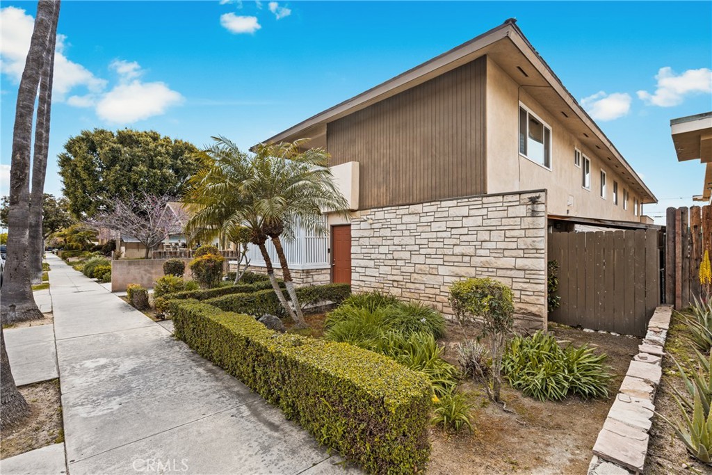 121 S Illinois Street 4