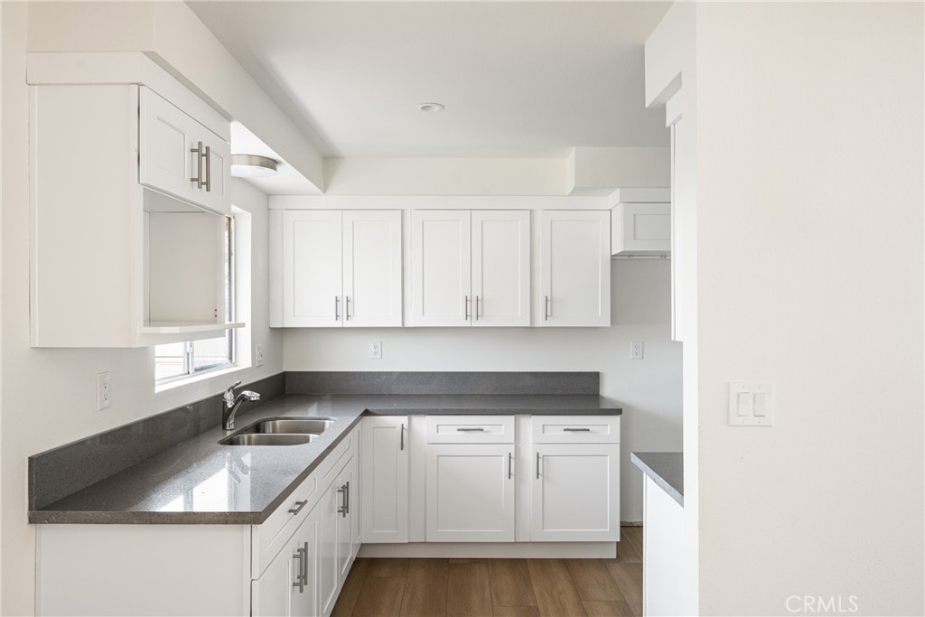 121 S Illinois Street 4