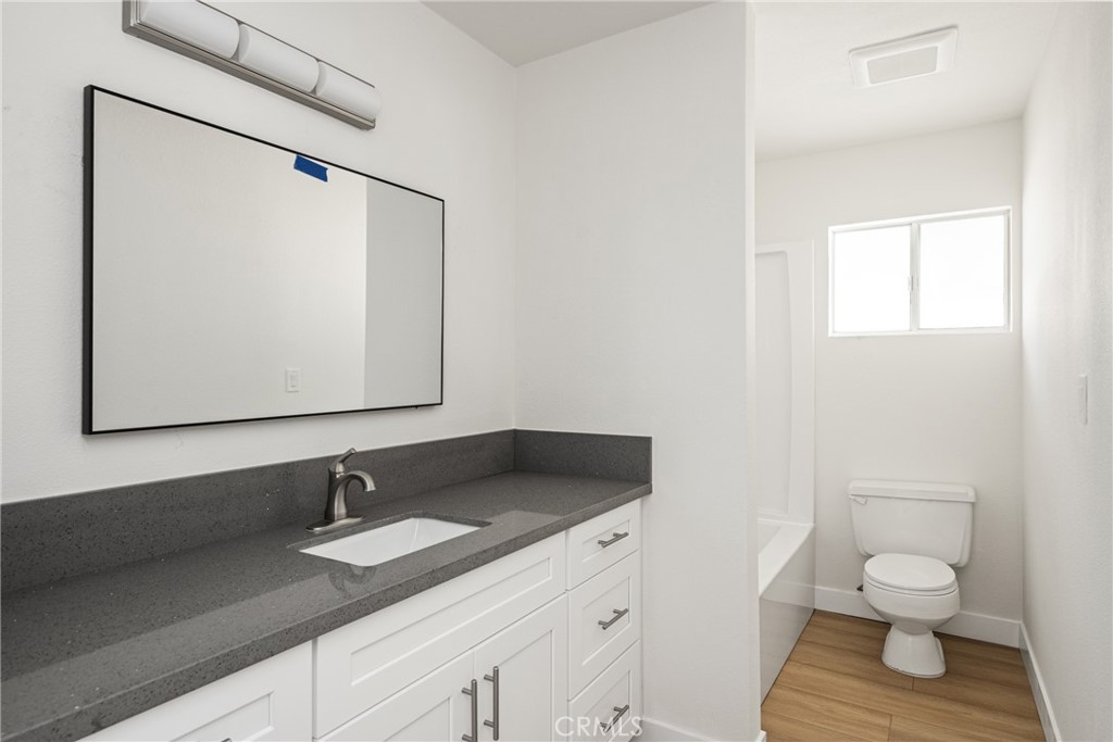 121 S Illinois Street 4