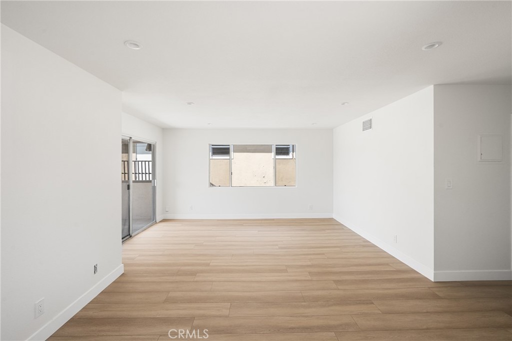 121 S Illinois Street 4