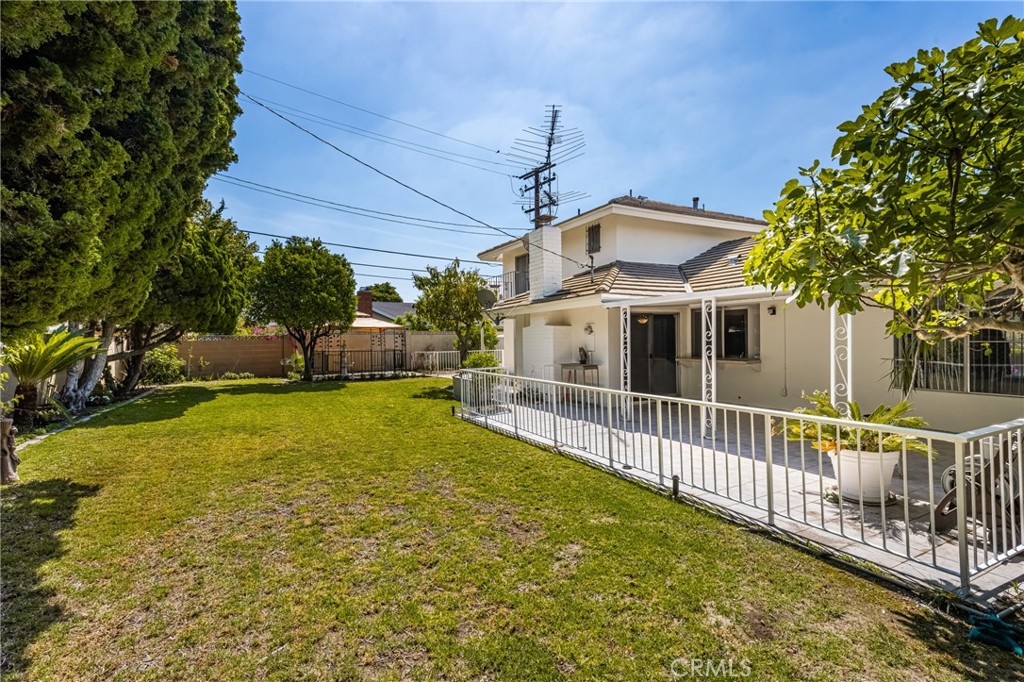 1403 W Westmont Drive