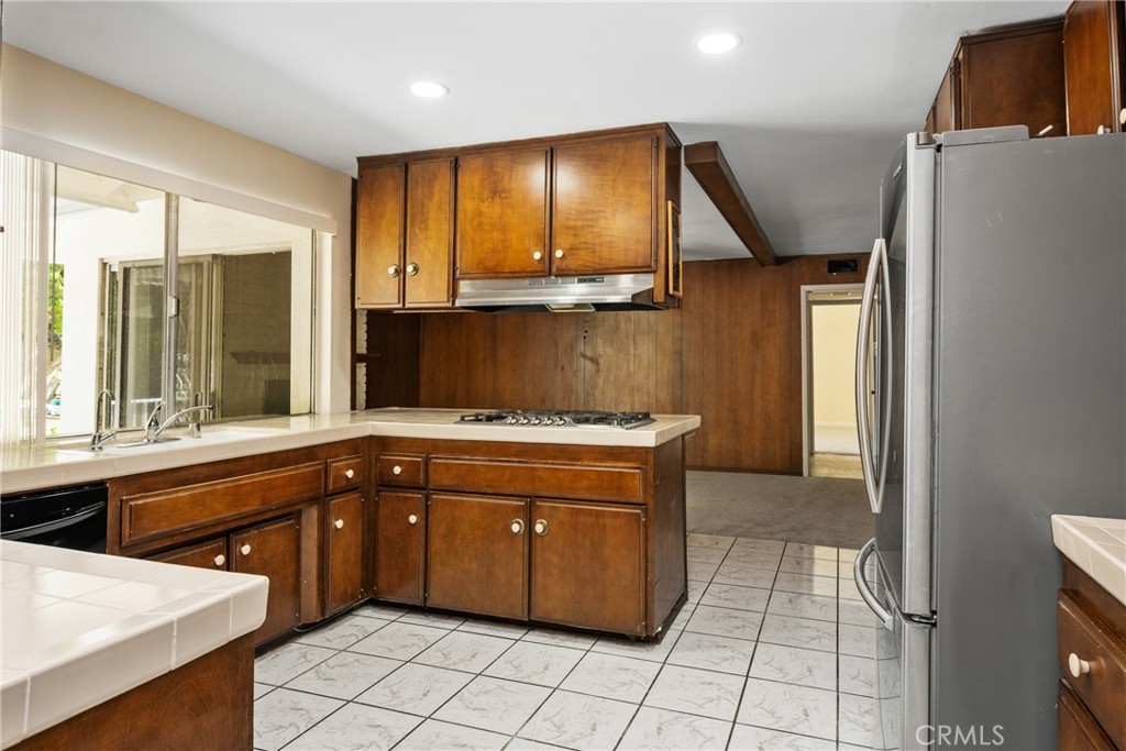 1403 W Westmont Drive