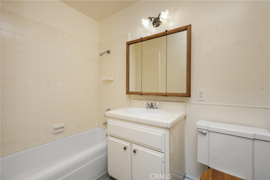 1403 W Westmont Drive