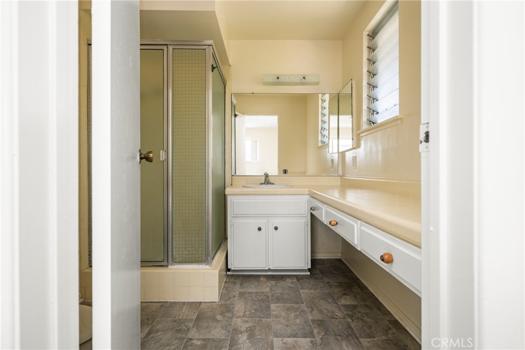 1403 W Westmont Drive