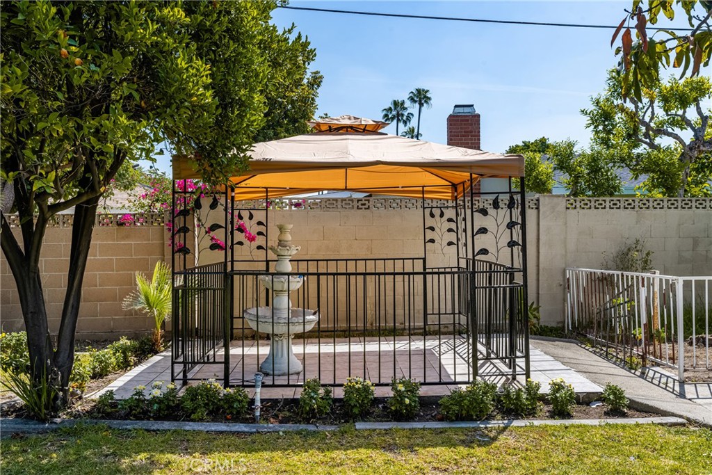 1403 W Westmont Drive