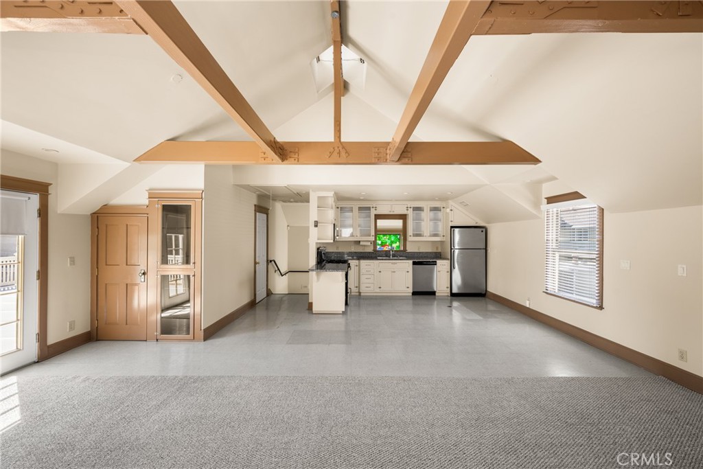 126 W Sycamore Street STUDIO