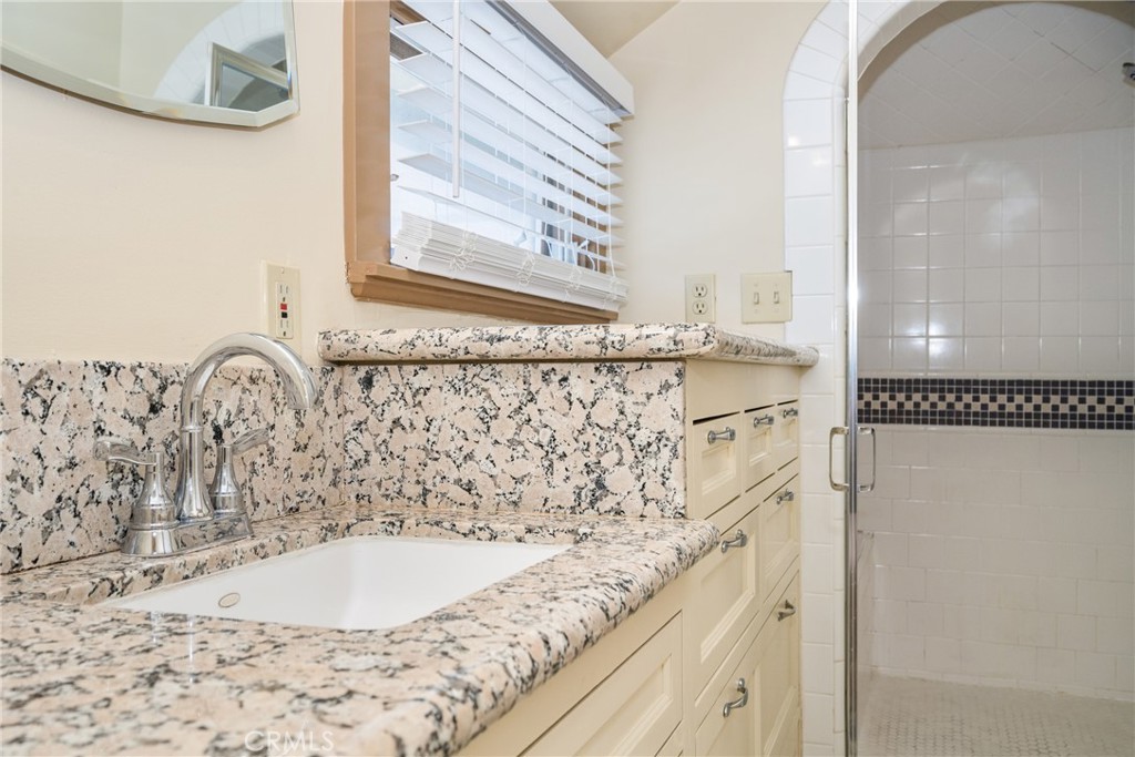 126 W Sycamore Street STUDIO