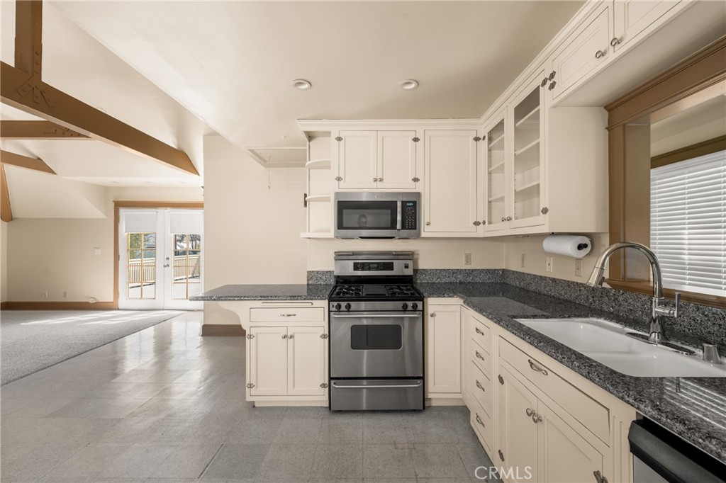 126 W Sycamore Street STUDIO