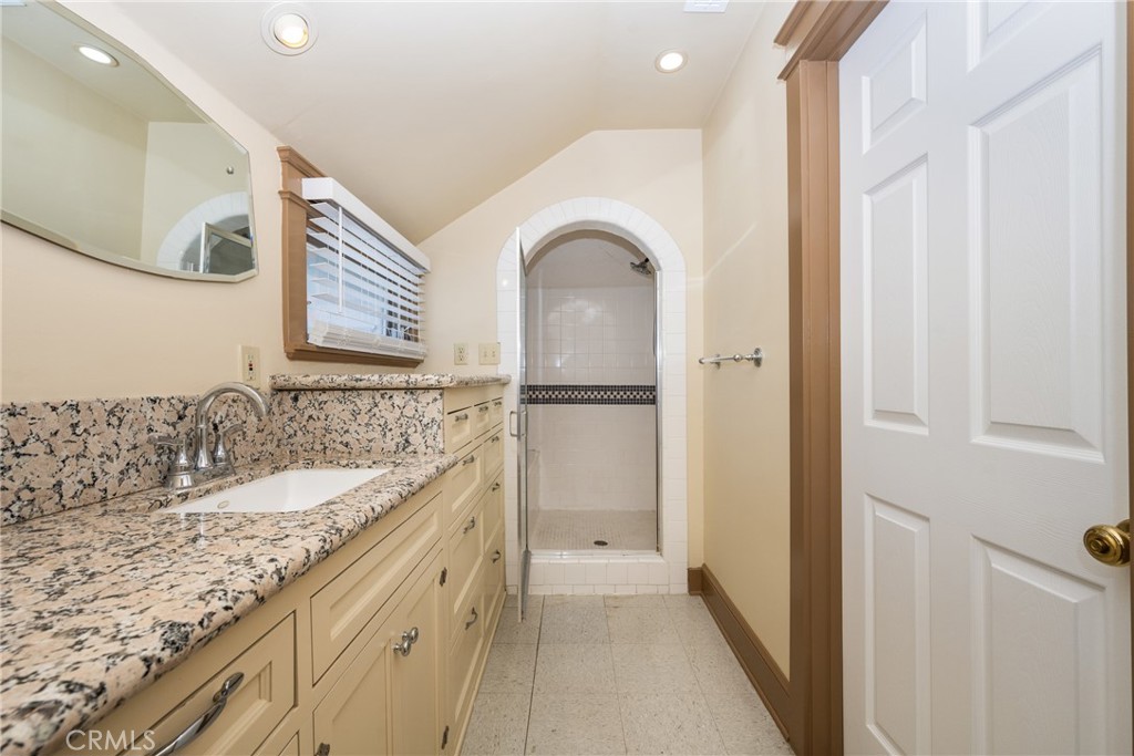 126 W Sycamore Street STUDIO