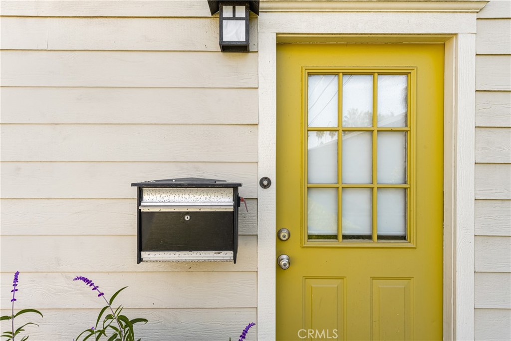 126 W Sycamore Street STUDIO