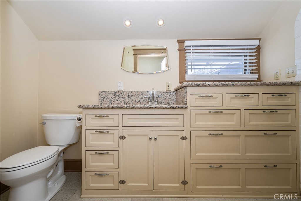 126 W Sycamore Street STUDIO