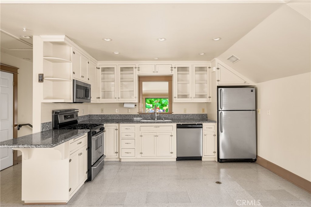 126 W Sycamore Street STUDIO