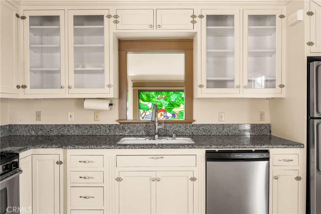 126 W Sycamore Street STUDIO