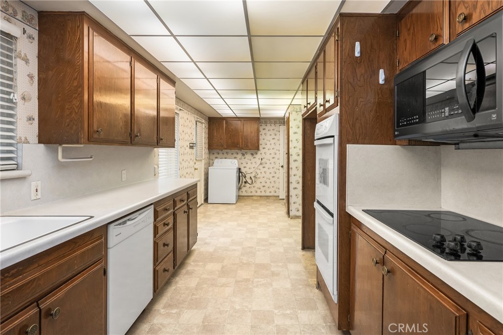 1447 W Damon Avenue