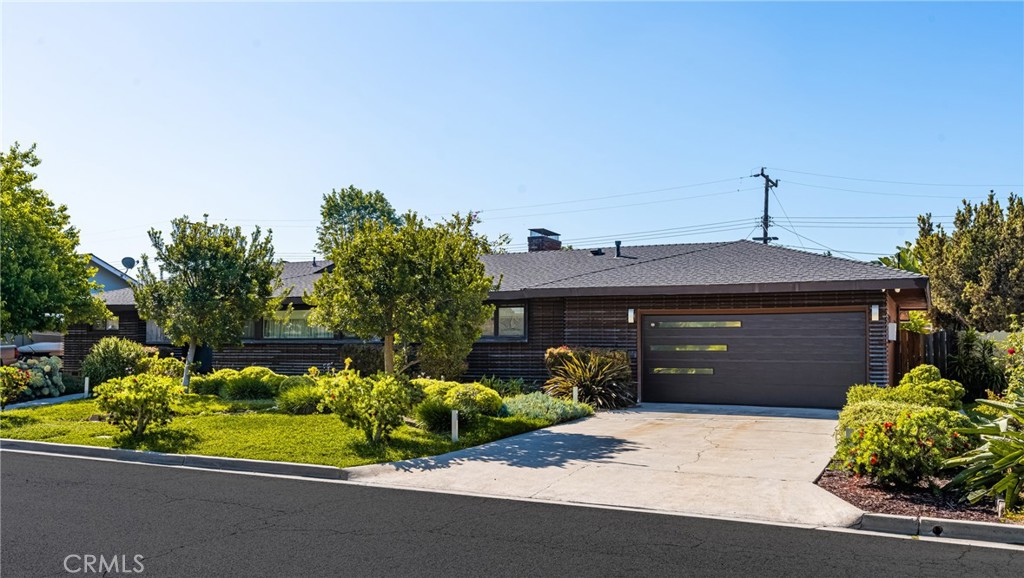 1006 W Pioneer Drive