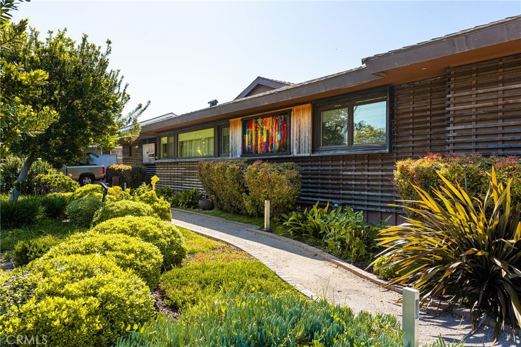 1006 W Pioneer Drive