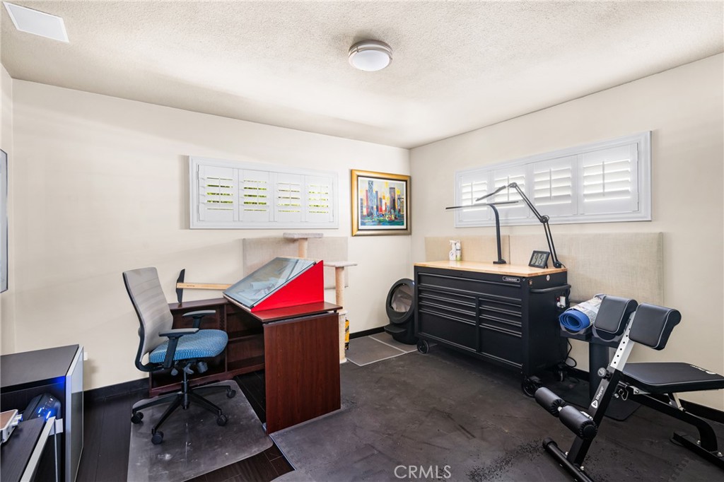 1006 W Pioneer Drive