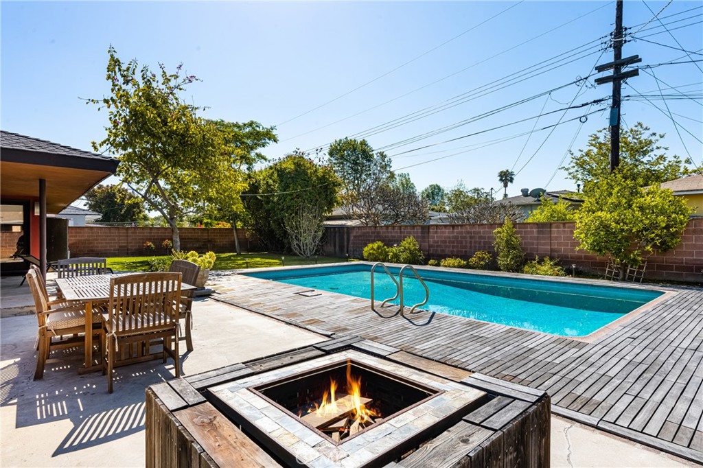 1006 W Pioneer Drive