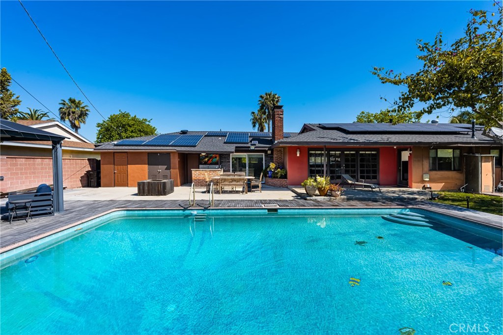 1006 W Pioneer Drive