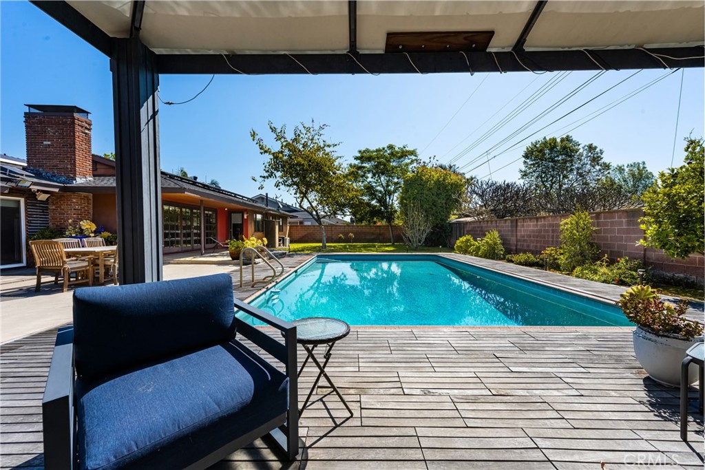 1006 W Pioneer Drive