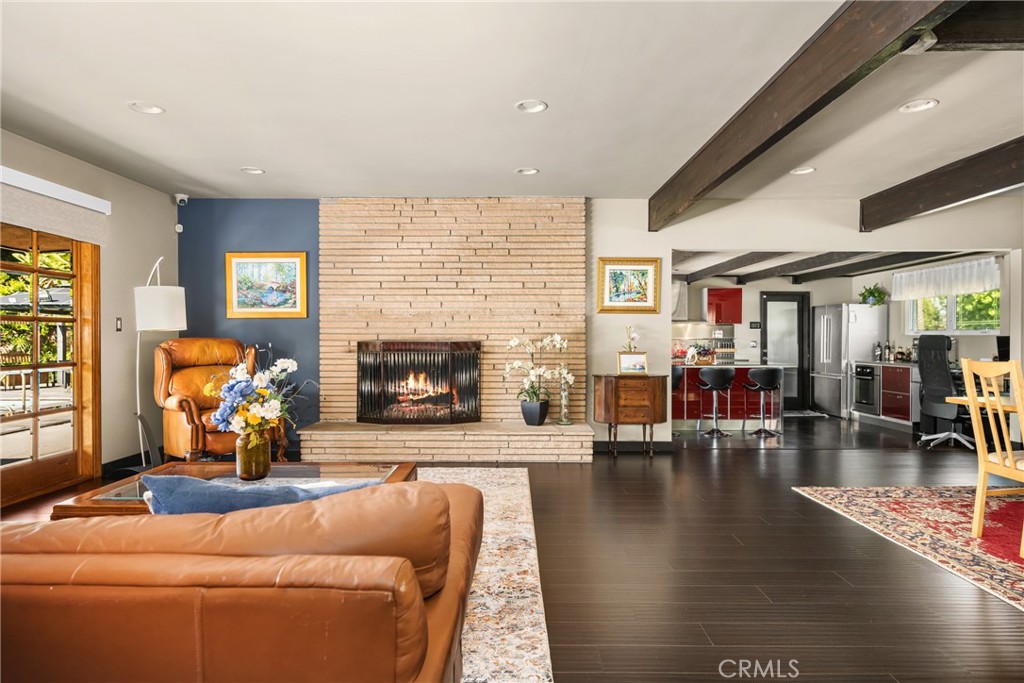 1006 W Pioneer Drive