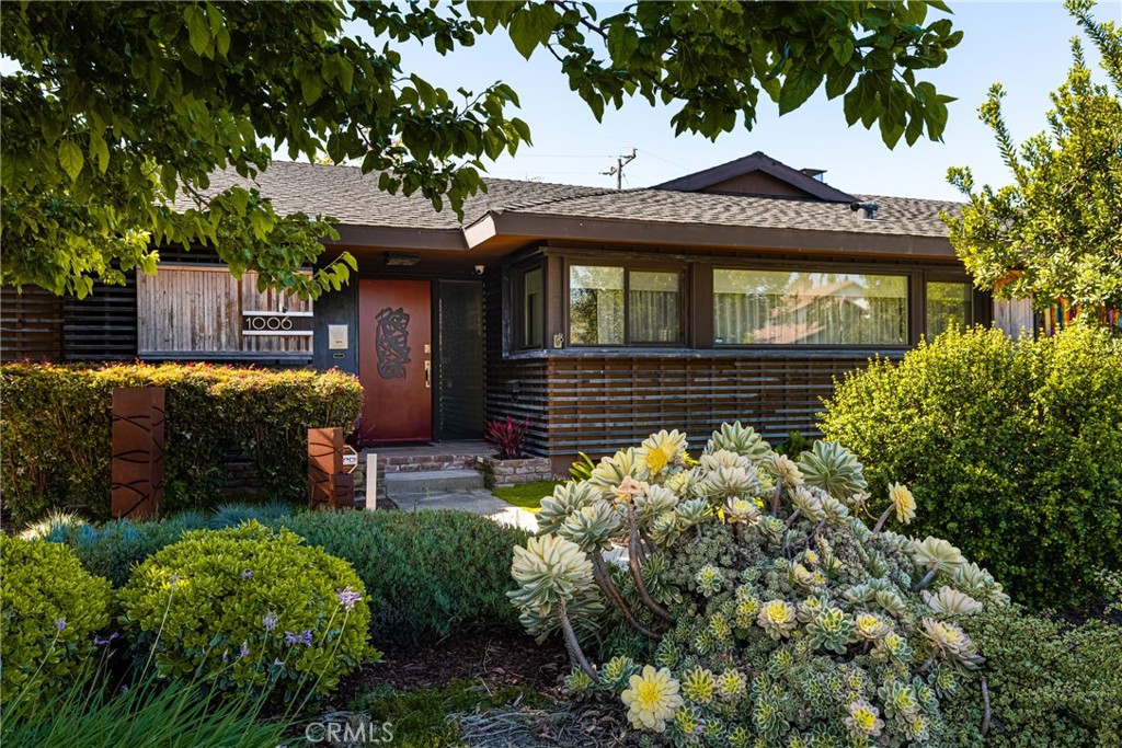 1006 W Pioneer Drive