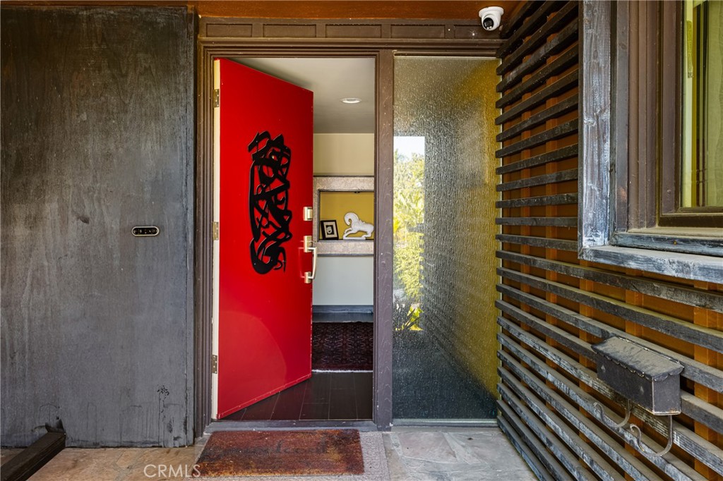1006 W Pioneer Drive