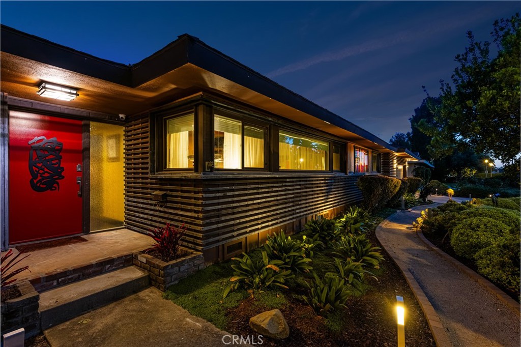 1006 W Pioneer Drive