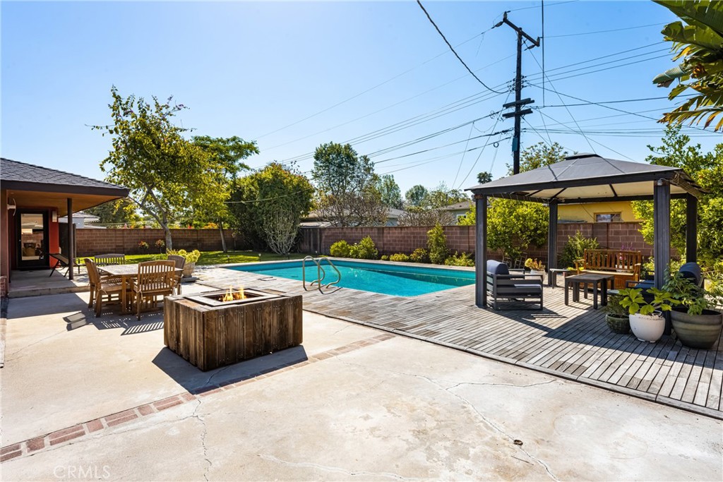 1006 W Pioneer Drive