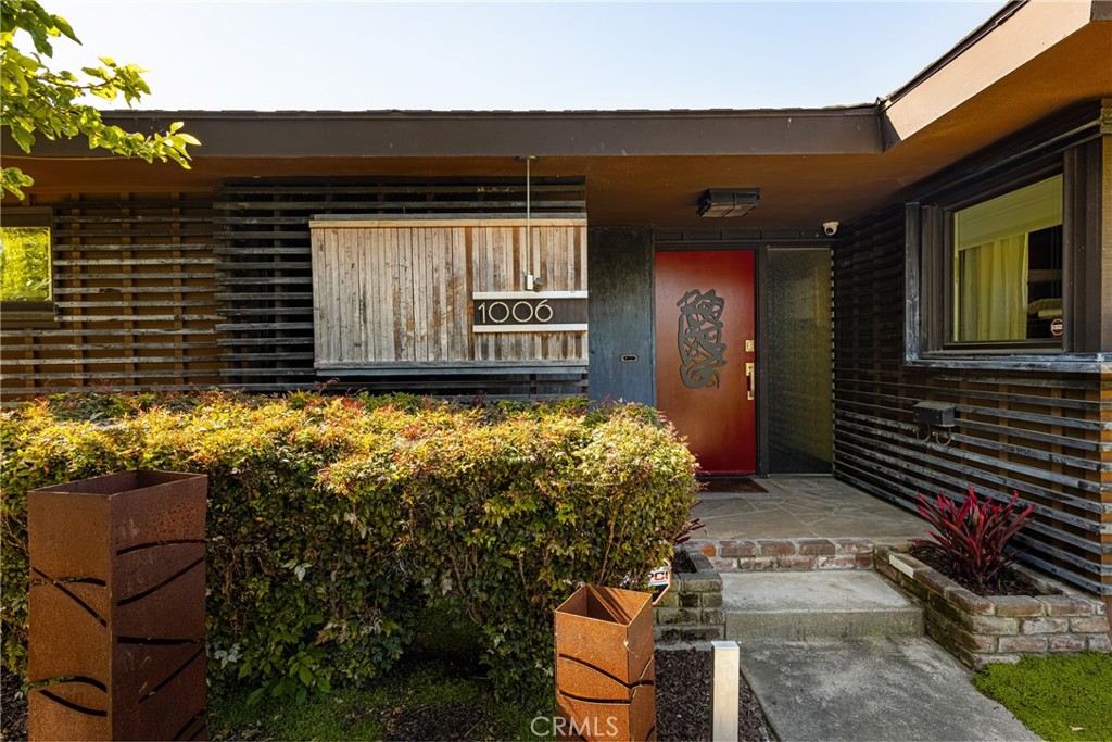 1006 W Pioneer Drive