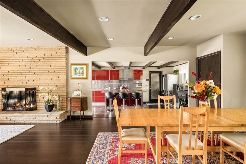 1006 W Pioneer Drive