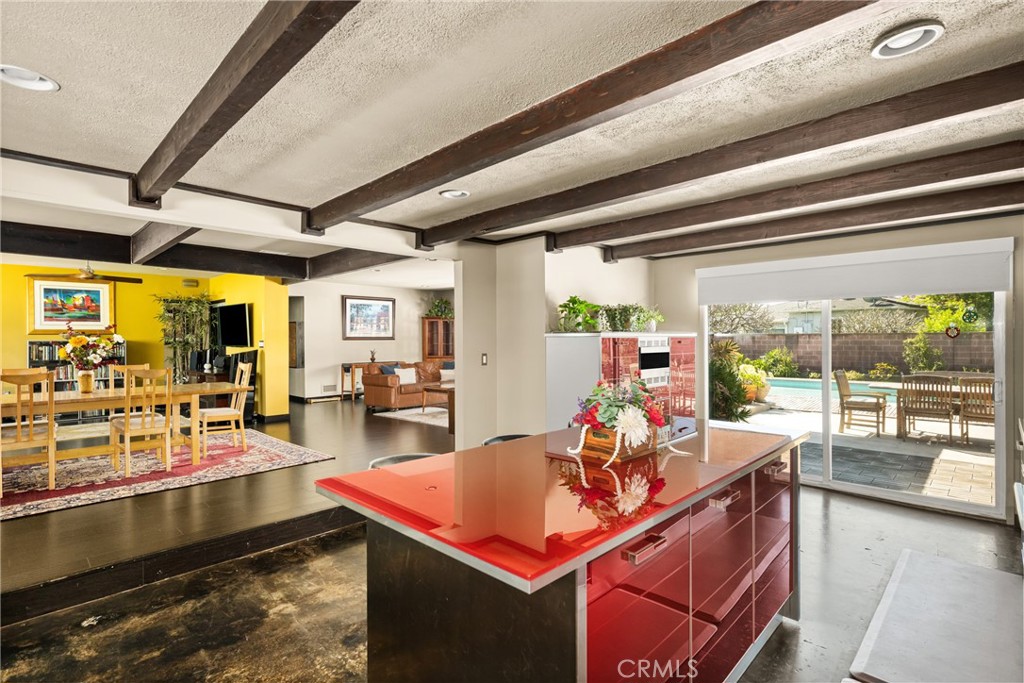 1006 W Pioneer Drive