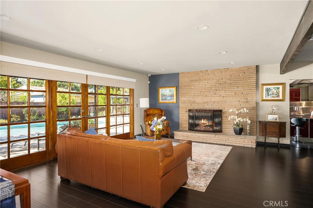 1006 W Pioneer Drive