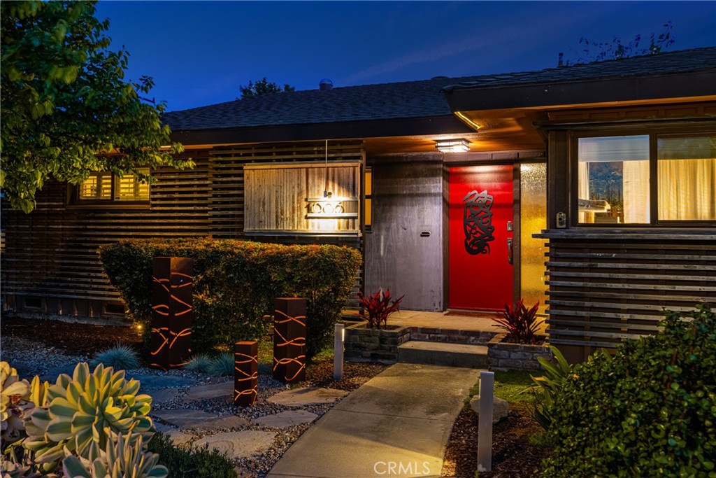 1006 W Pioneer Drive