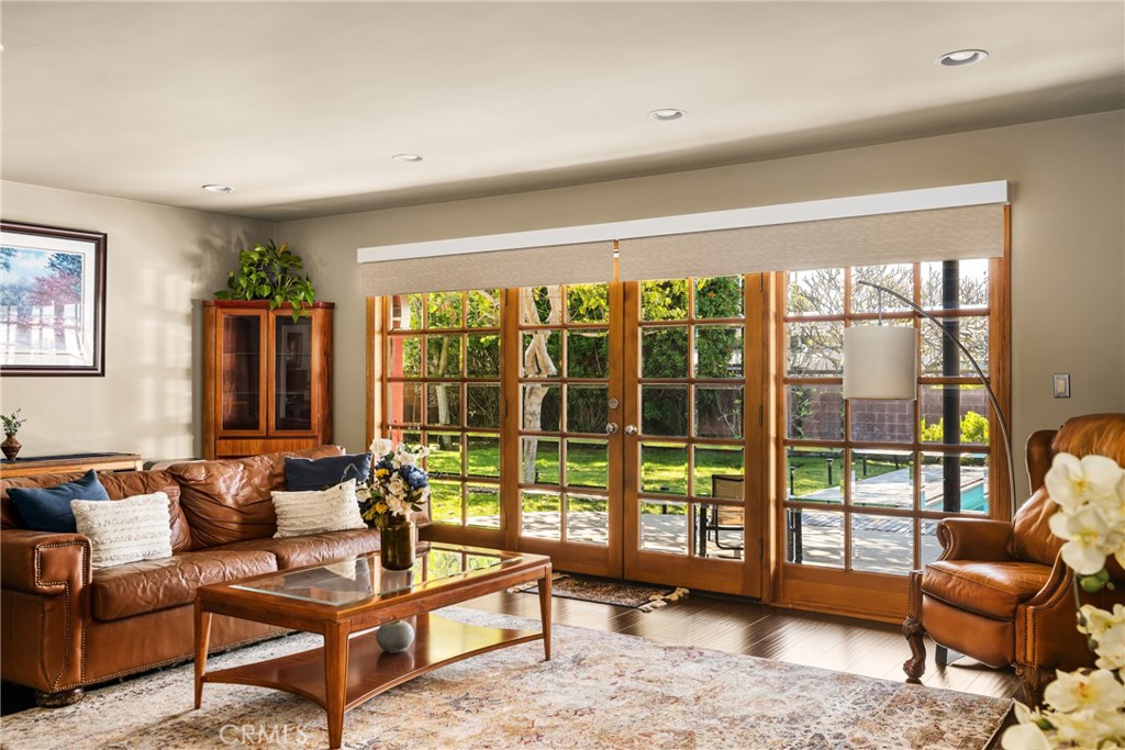 1006 W Pioneer Drive