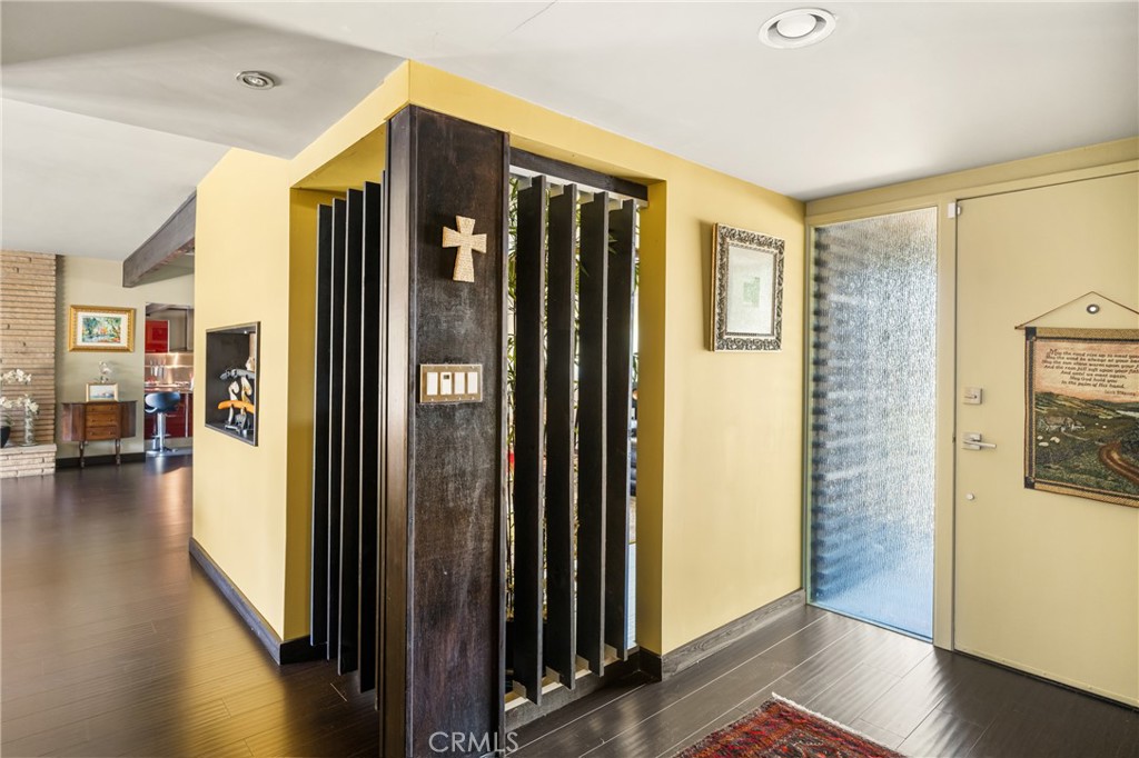 1006 W Pioneer Drive