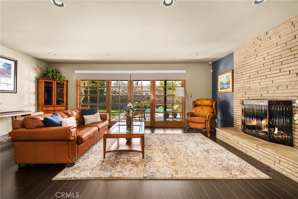 1006 W Pioneer Drive