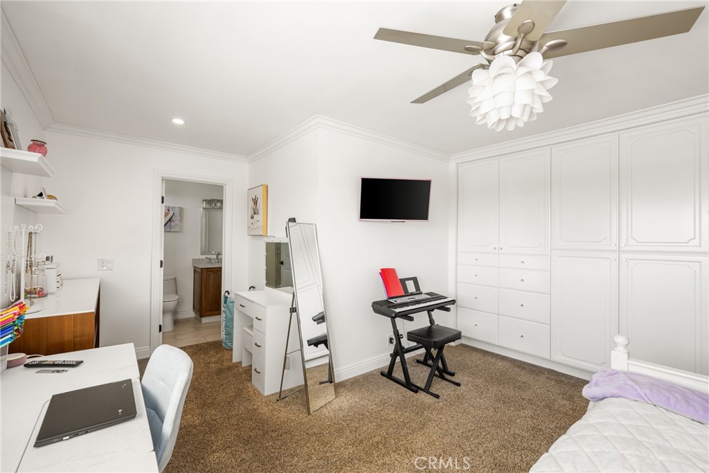 6021 Saddletree Lane