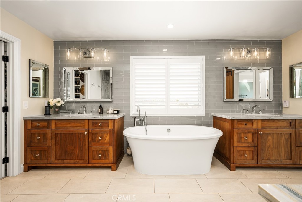 6021 Saddletree Lane