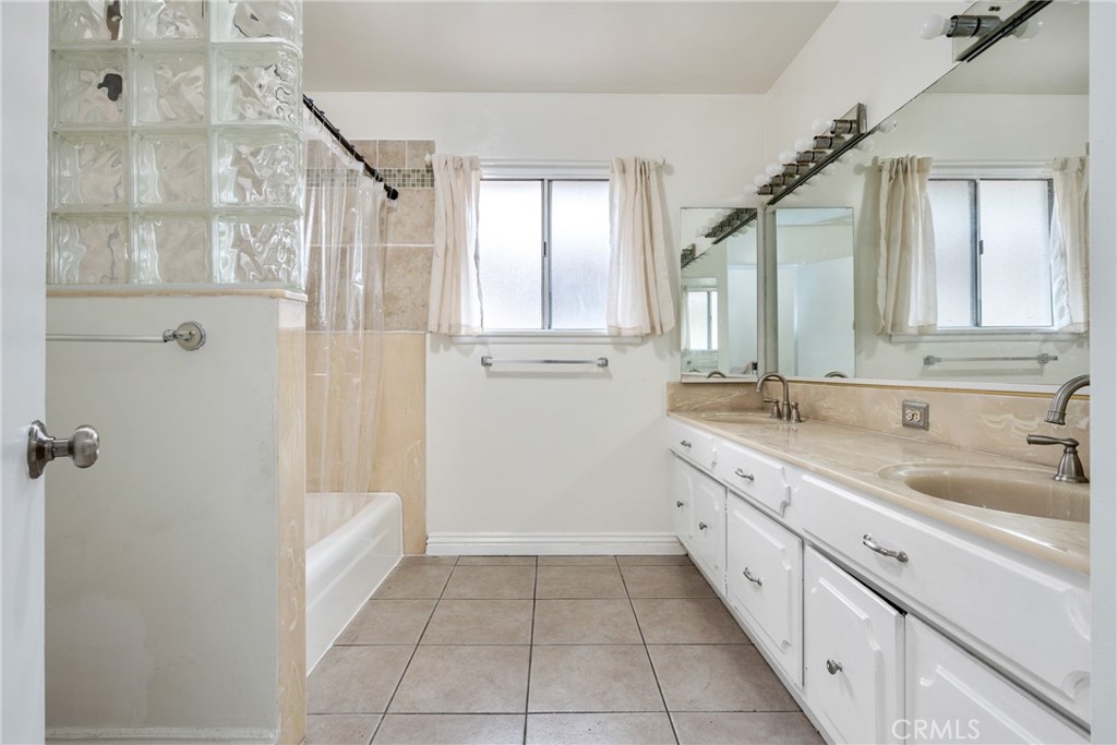 1435 W Wedgewood Drive