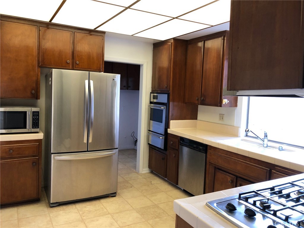 1435 W Westmont Drive