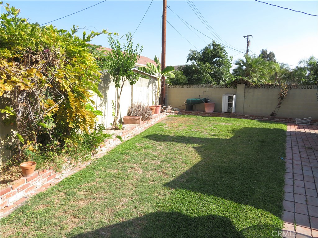 1435 W Westmont Drive