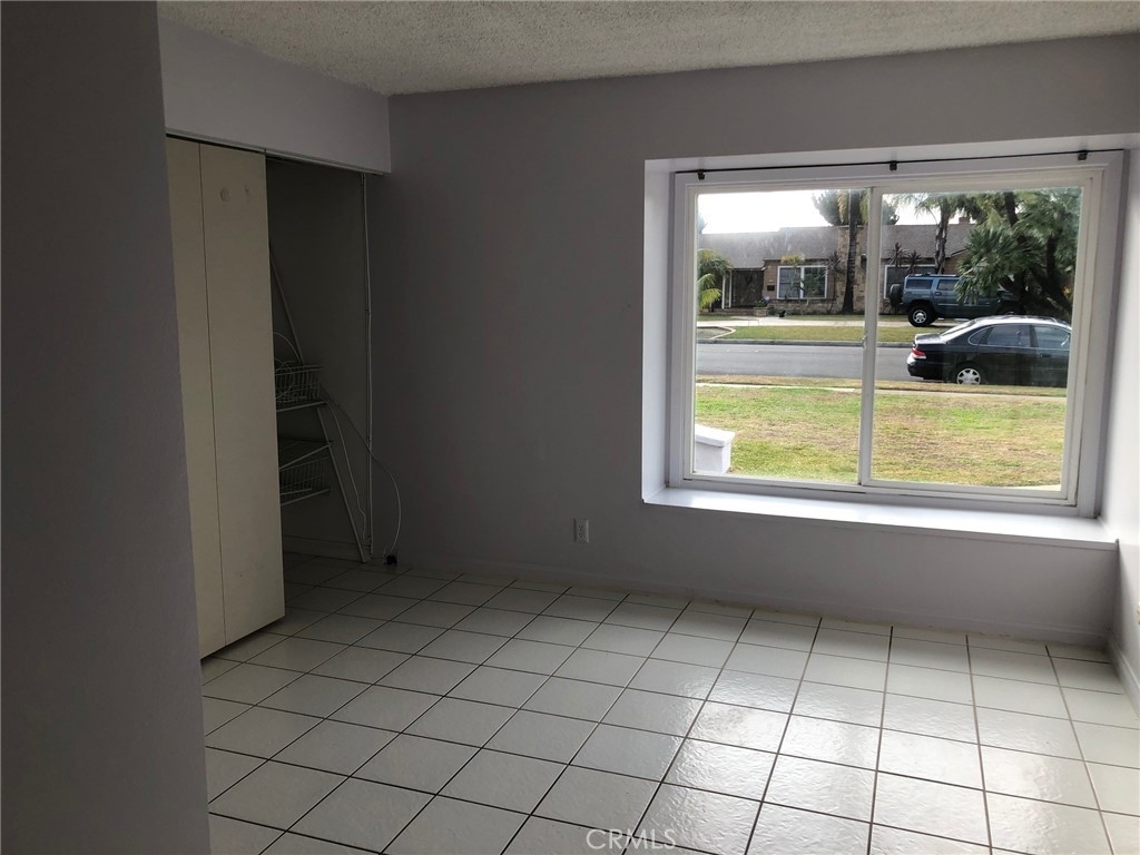 1435 W Westmont Drive