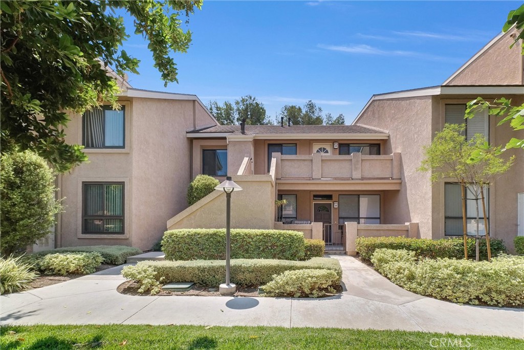 155 N Singingwood Street 39