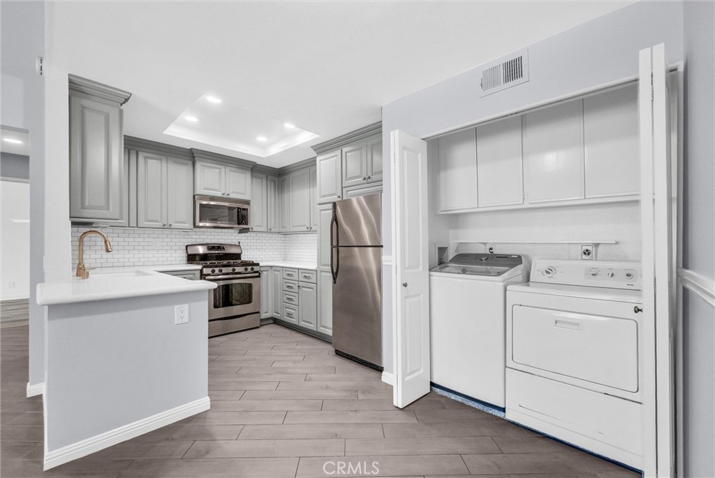 155 N Singingwood Street 39