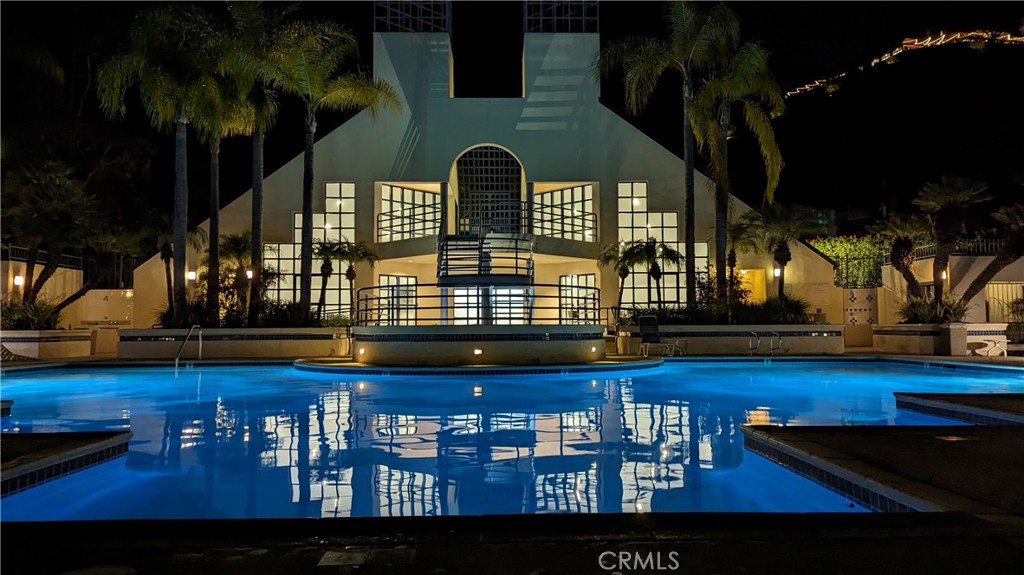 155 N Singingwood Street 39