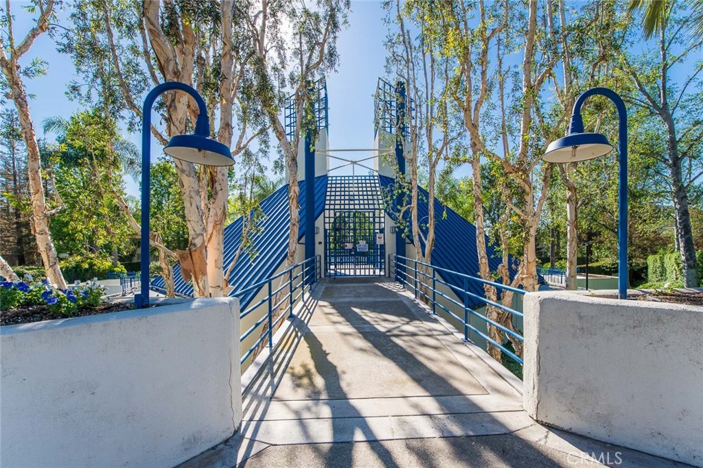 155 N Singingwood Street 39