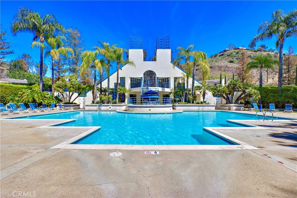 155 N Singingwood Street 39